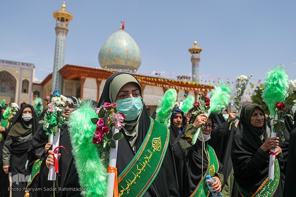 شادپیمایی دختران شیرازی در سالروز ولادت حضرت معصومه (س)