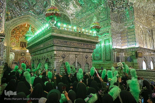 شادپیمایی دختران شیرازی در سالروز ولادت حضرت معصومه (س)