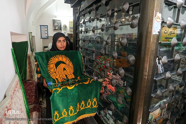 شادپیمایی دختران شیرازی در سالروز ولادت حضرت معصومه (س)