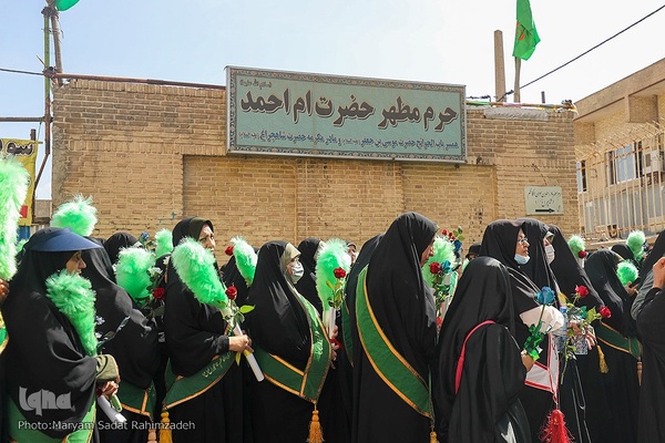 شادپیمایی دختران شیرازی در سالروز ولادت حضرت معصومه (س)