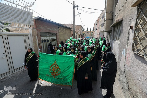 شادپیمایی دختران شیرازی در سالروز ولادت حضرت معصومه (س)