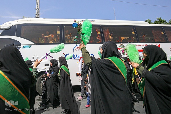 شادپیمایی دختران شیرازی در سالروز ولادت حضرت معصومه (س)