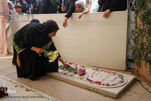 شادپیمایی دختران شیرازی در سالروز ولادت حضرت معصومه (س)