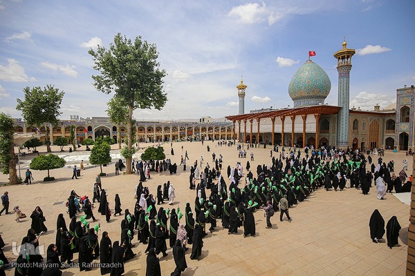 شادپیمایی دختران شیرازی در سالروز ولادت حضرت معصومه (س)