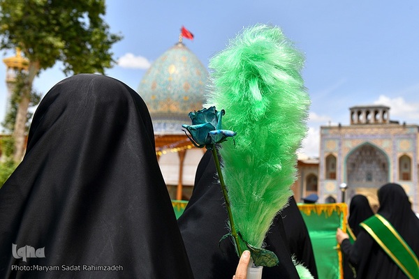 شادپیمایی دختران شیرازی در سالروز ولادت حضرت معصومه (س)