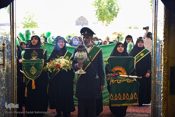 شادپیمایی دختران شیرازی در سالروز ولادت حضرت معصومه (س)