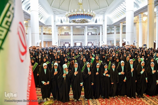 شادپیمایی دختران شیرازی در سالروز ولادت حضرت معصومه (س)