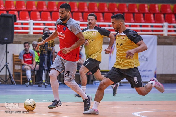 مسابقه فوتسال خیریه ستارگان هنر ایران و ستارگان شیراز‎‎