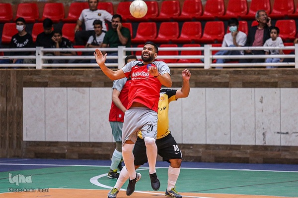 مسابقه فوتسال خیریه ستارگان هنر ایران و ستارگان شیراز‎‎