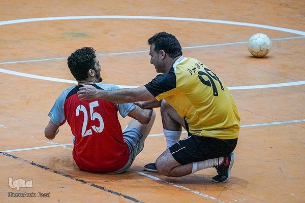 مسابقه فوتسال خیریه ستارگان هنر ایران و ستارگان شیراز‎‎