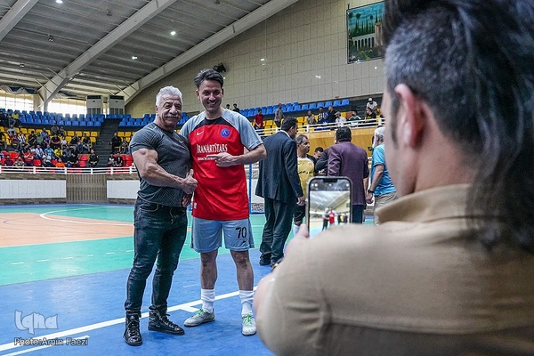 مسابقه فوتسال خیریه ستارگان هنر ایران و ستارگان شیراز‎‎