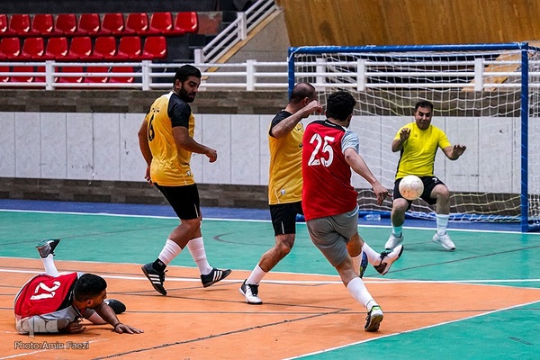 مسابقه فوتسال خیریه ستارگان هنر ایران و ستارگان شیراز‎‎