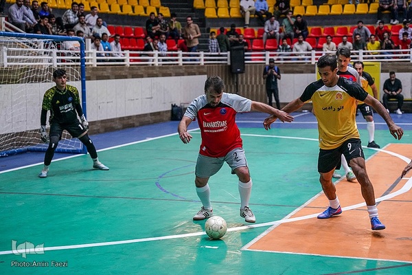 مسابقه فوتسال خیریه ستارگان هنر ایران و ستارگان شیراز‎‎
