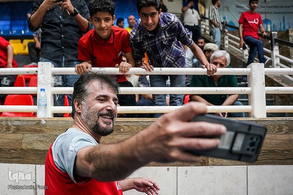 مسابقه فوتسال خیریه ستارگان هنر ایران و ستارگان شیراز‎‎