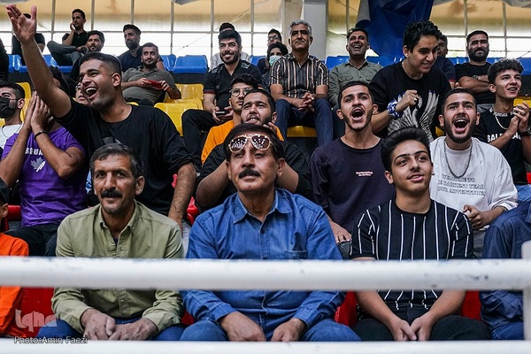 مسابقه فوتسال خیریه ستارگان هنر ایران و ستارگان شیراز‎‎