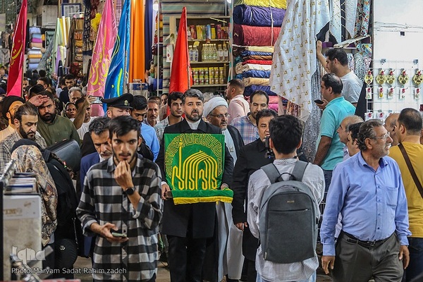 کاروان زیر سایه خورشید در بازار وکیل شیراز