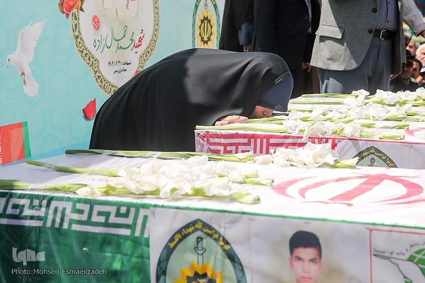 تشییع پیکر شهدای مرزبان در مشهد