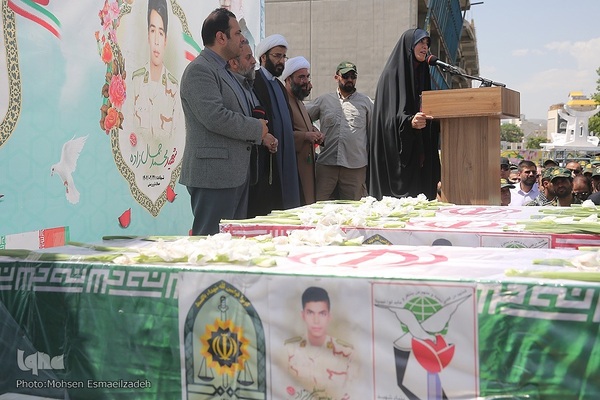 تشییع پیکر شهدای مرزبان در مشهد