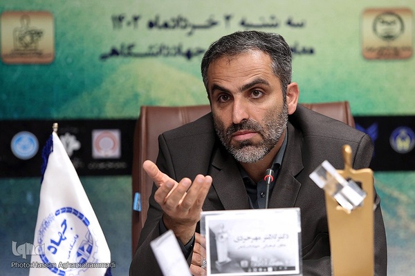 نشست خبری تندیس فداکاری