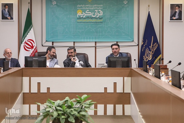 تجلیل از اعضای شورا و مدیران ارشد نمایشگاه قرآن