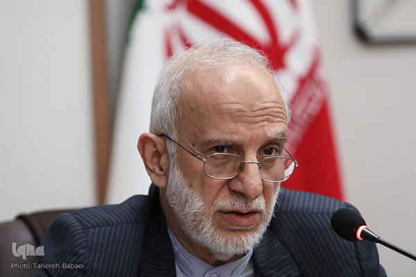 سیدمهدی مصطفوی، مسئول بخش بین‌الملل در تجلیل از اعضای شورا و مدیران ارشد نمایشگاه قرآن