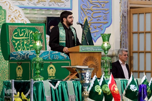 آیین تعویض پرچم گنبد منور رضوی در روز میلاد امام رضا(علیه‌السلام)