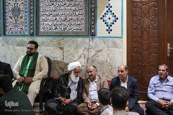 محفل شبی با قرآن در شهر شاهدیه یزد