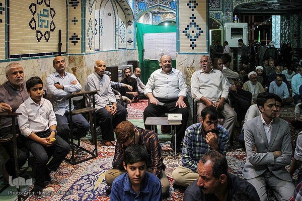 محفل شبی با قرآن در شهر شاهدیه یزد