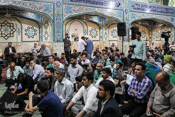 محفل شبی با قرآن در شهر شاهدیه یزد