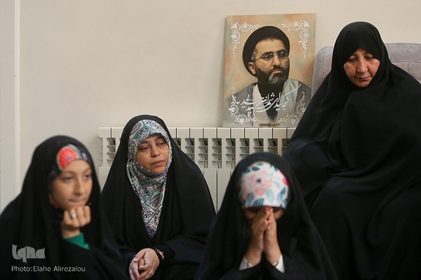 دیدار قرآنیان پیرو مکتب شهید سلیمانی و جمعی از مدیران جهاددانشگاهی با خانواده شهید تقوی