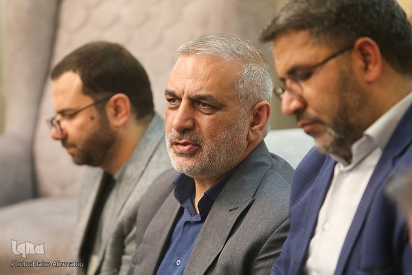 دیدار قرآنیان پیرو مکتب شهید سلیمانی و جمعی از مدیران جهاددانشگاهی با خانواده شهید تقوی