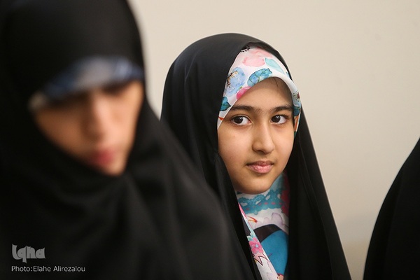 دیدار قرآنیان پیرو مکتب شهید سلیمانی و جمعی از مدیران جهاددانشگاهی با خانواده شهید تقوی