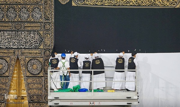 پوشش کعبه مقدس به منظور آمادگی برای موسم حج