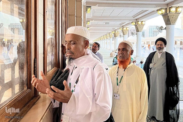 
حضور سرپرست حجاج ایرانی در مسجد النبی
