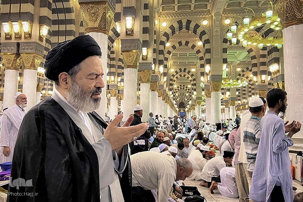 
حضور سرپرست حجاج ایرانی در مسجد النبی
