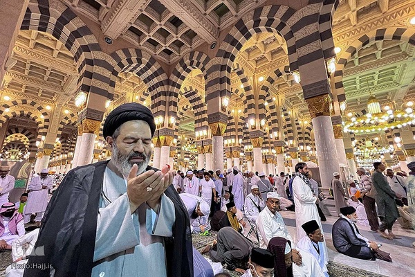 
حضور سرپرست حجاج ایرانی در مسجد النبی
