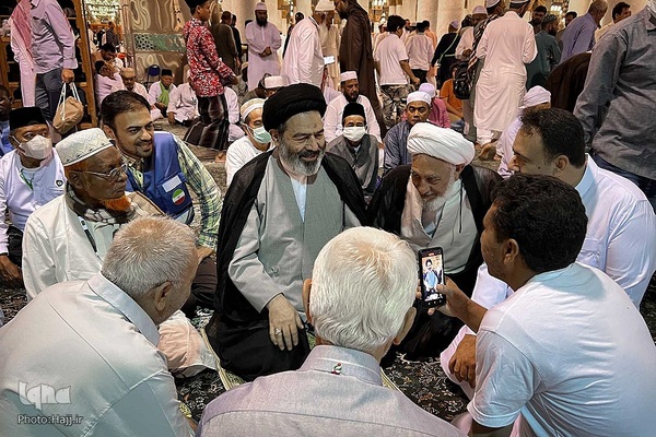 
حضور سرپرست حجاج ایرانی در مسجد النبی
