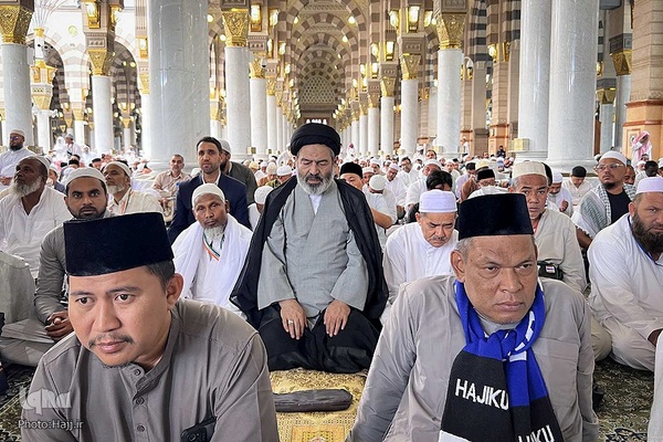 
حضور سرپرست حجاج ایرانی در مسجد النبی
