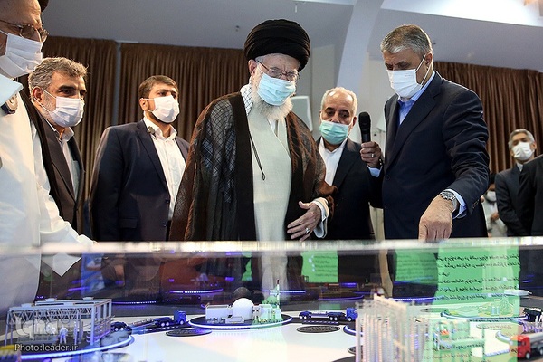 بازدید از نمایشگاه دستاوردهای صنعت هسته‌ای کشور