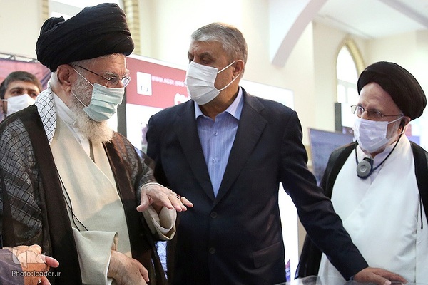 بازدید از نمایشگاه دستاوردهای صنعت هسته‌ای کشور