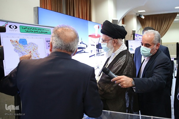 بازدید از نمایشگاه دستاوردهای صنعت هسته‌ای کشور