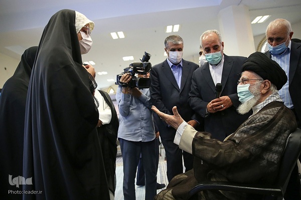 بازدید از نمایشگاه دستاوردهای صنعت هسته‌ای کشور