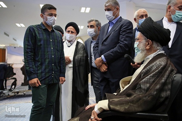 بازدید از نمایشگاه دستاوردهای صنعت هسته‌ای کشور