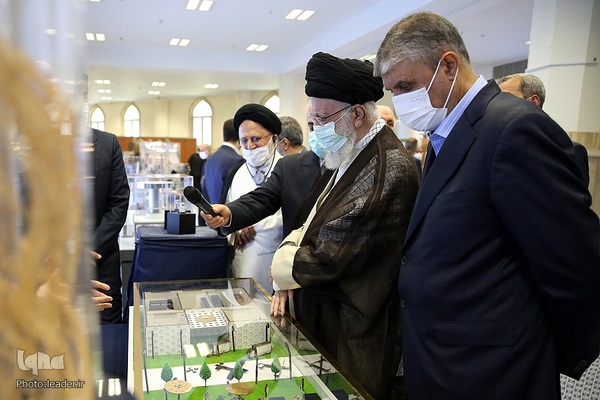 بازدید از نمایشگاه دستاوردهای صنعت هسته‌ای کشور