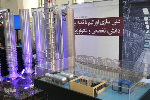 بازدید از نمایشگاه دستاوردهای صنعت هسته‌ای کشور