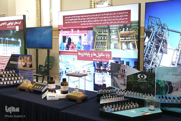 بازدید از نمایشگاه دستاوردهای صنعت هسته‌ای کشور