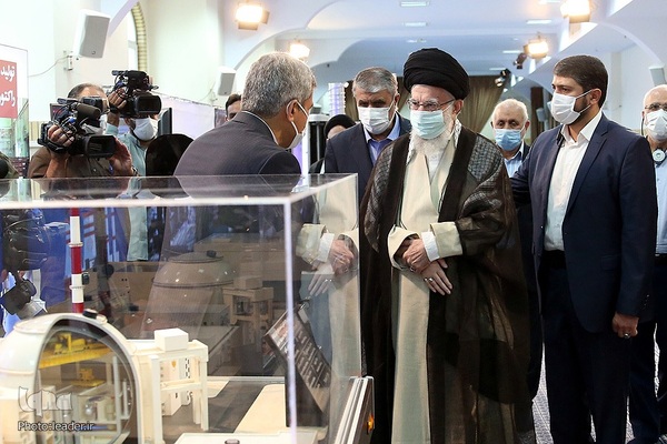 بازدید از نمایشگاه دستاوردهای صنعت هسته‌ای کشور