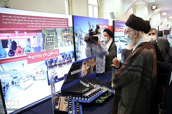 بازدید از نمایشگاه دستاوردهای صنعت هسته‌ای کشور