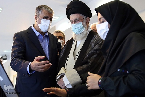 بازدید از نمایشگاه دستاوردهای صنعت هسته‌ای کشور