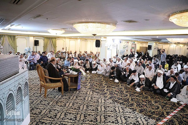 مراسم دعای کمیل زائران ایرانی در مدینه منوره